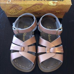 ROSE GOLD Salt Water Sandals, toddler size 7 EUC